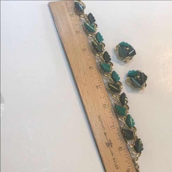 Vintage Emerald Green & Gold Necklace Set | Matching Clip-On Earrings - Picture 3 of 7